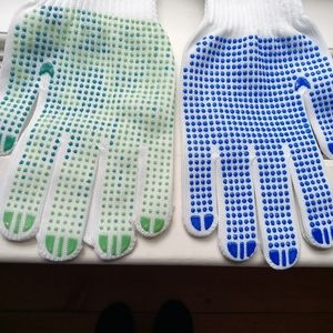 NEW.  2 PAIRS OF GARDENING/WORK GLOVES